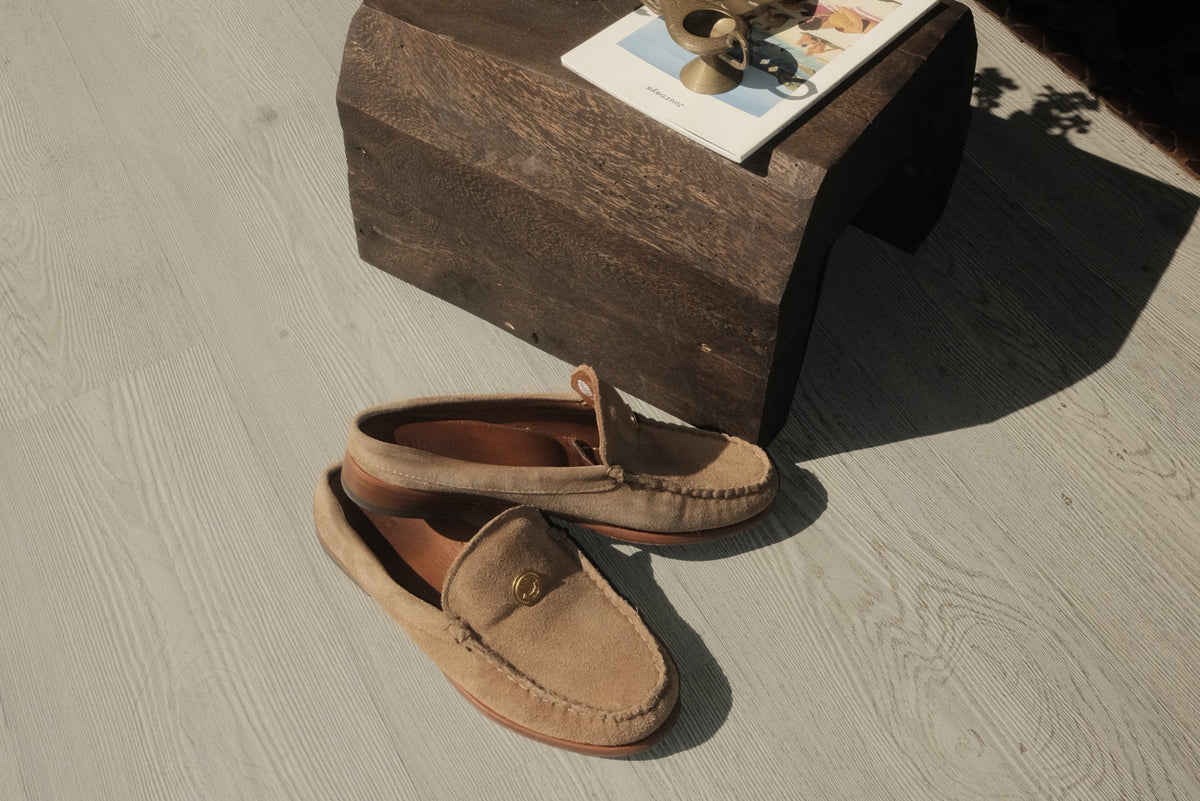 Mule en gamuza Beige, en uso, en exteriores