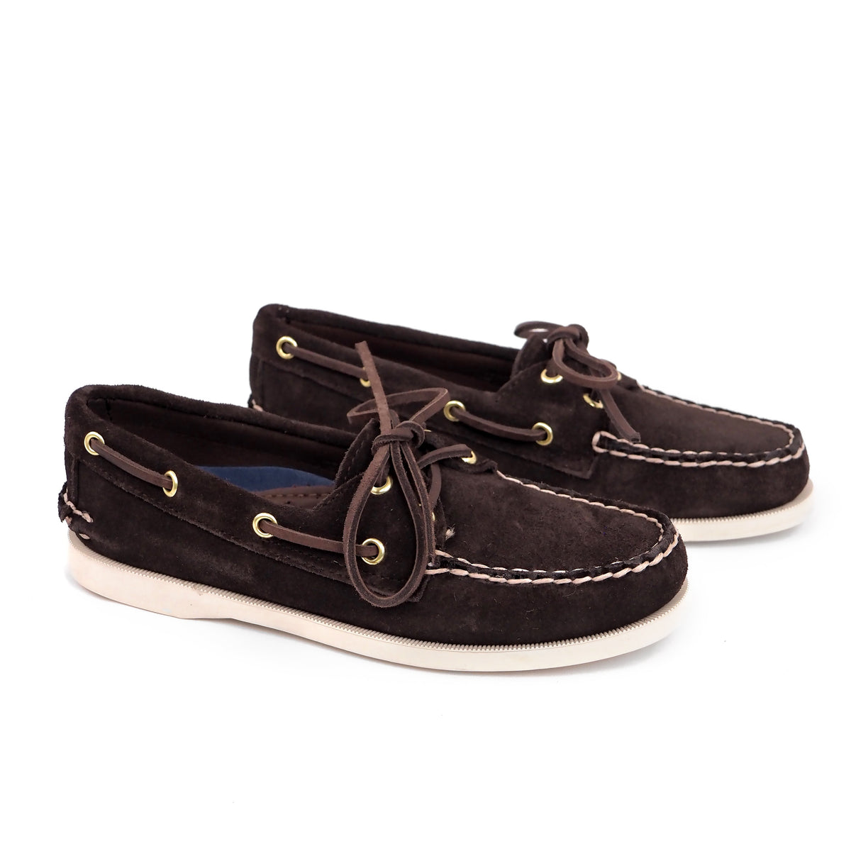 Classic Boat Shoe en gamuza Marrón, vista lateral del par